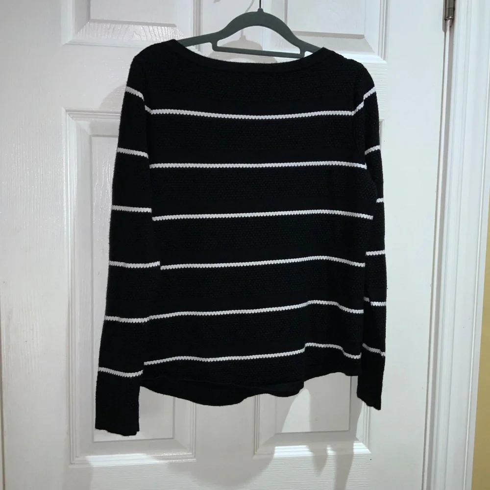 Chico’s striped crew neck sweater measures as L soft textured curved hem